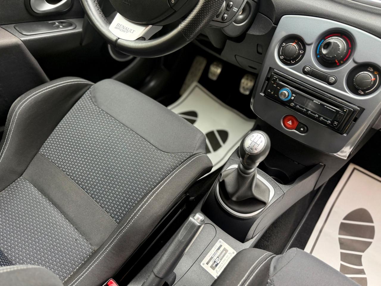 Renault Clio 3 RS F1 R27 N3196 197cv 2008