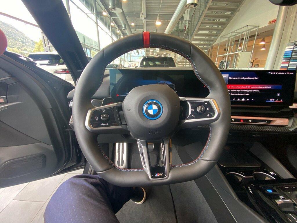BMW i5 M60 Berlina Auto