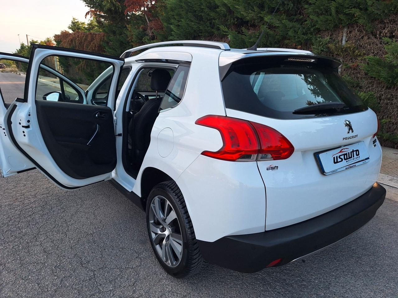 Peugeot 2008 1.6 e-HDi 92 CV "Allure" NAVI