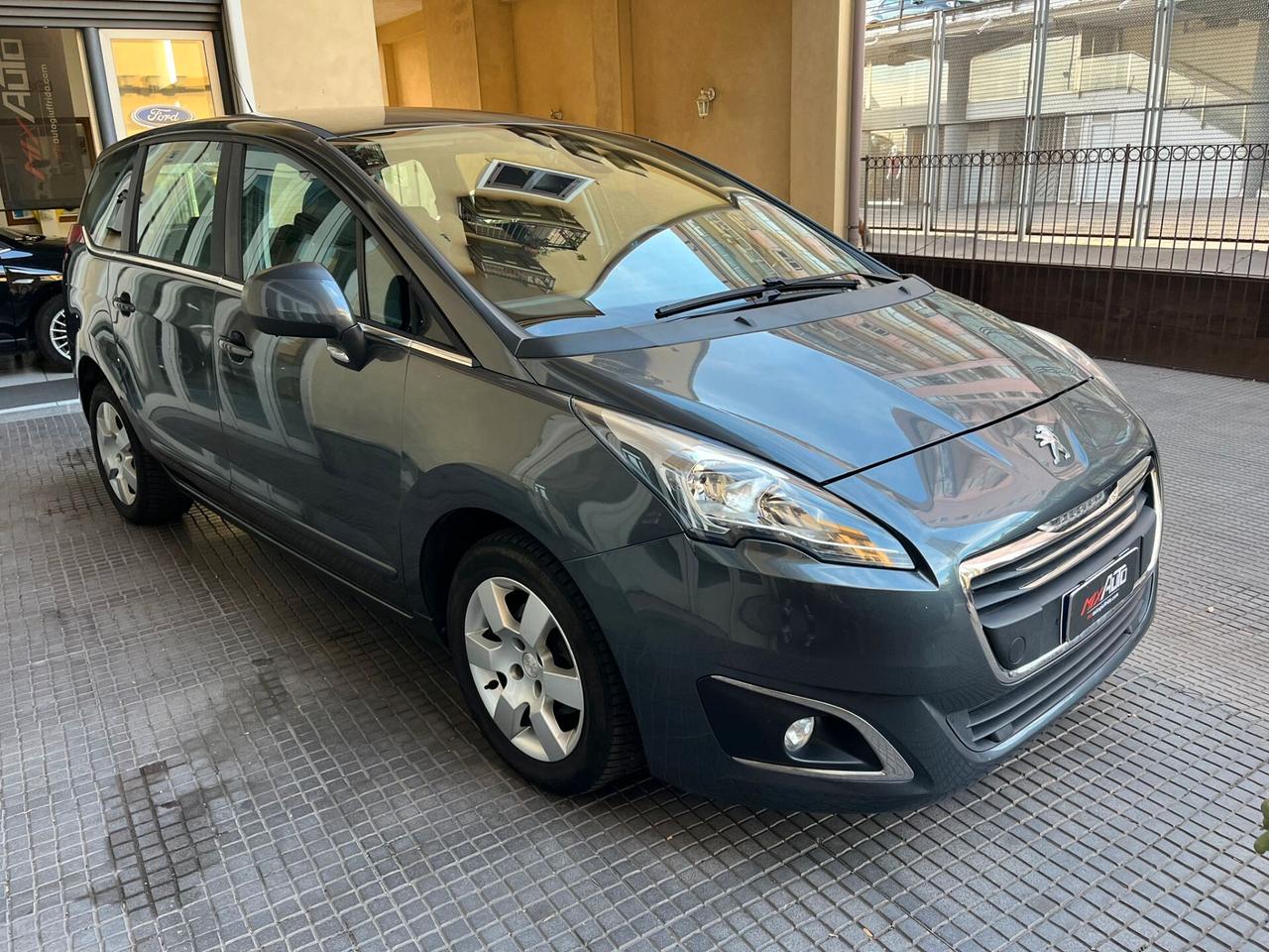 Peugeot 5008 1.6 HDi 115CV Business 7 Posti