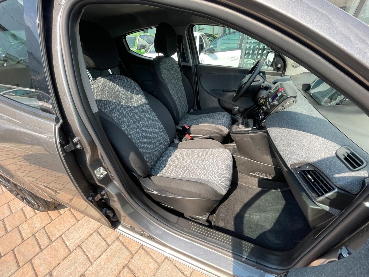 Lancia Ypsilon 1.0 FireFly 5 porte S&S Hybrid Silver