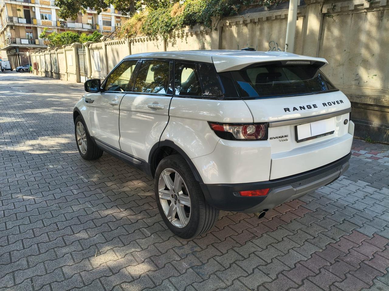 Land Rover Range Evoque 2.2 TD4 5p. Pure