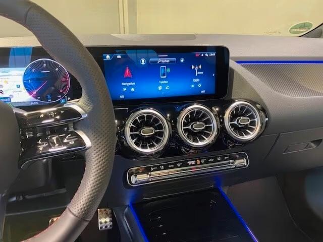 Mercedes-Benz GLA*200d*AMG-LINE*PREMIUM*PLUS*AMG-NIGHT*19"*TETTO*SOUND*AMBIENT-LIGHT*