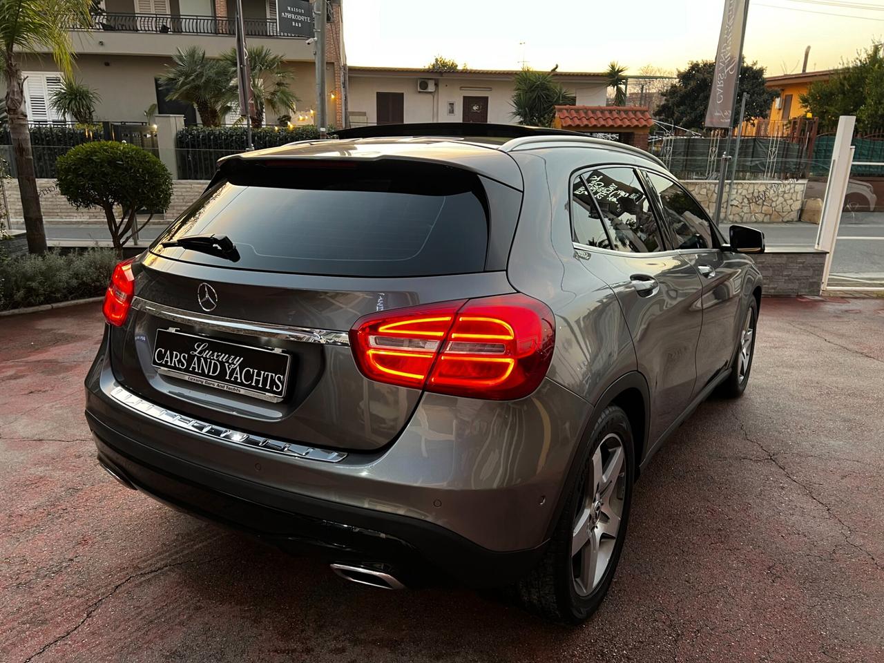 M-BENZ GLA 200 CDI Automatic-PANO-FULL