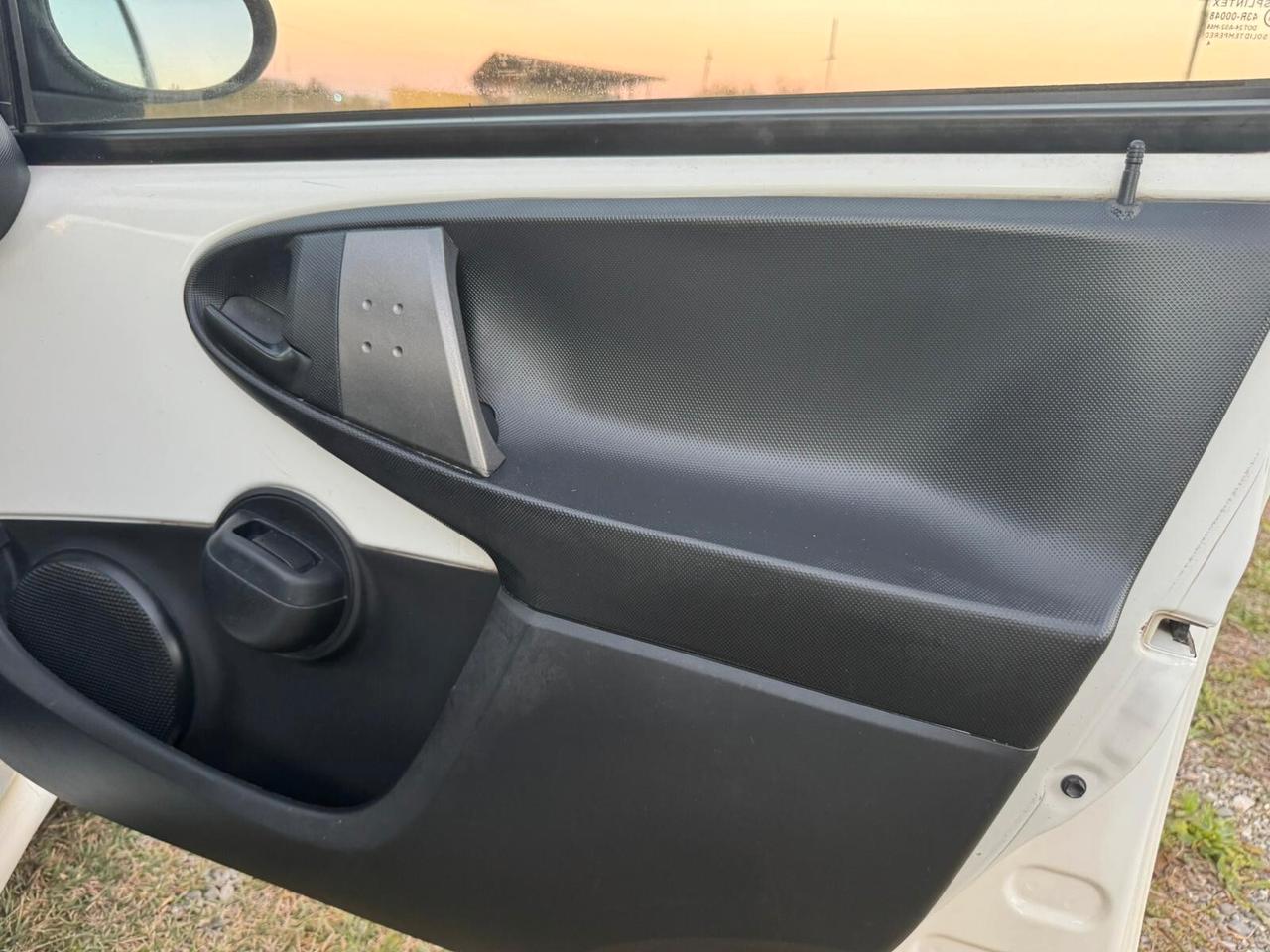 Peugeot 107 1.0 5 porte del 2014 SOLO 136.000 KM