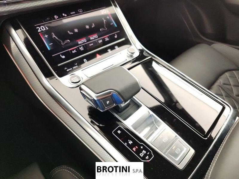Audi Q8 TFSI e 290kW quattro tip. S Line Ed.