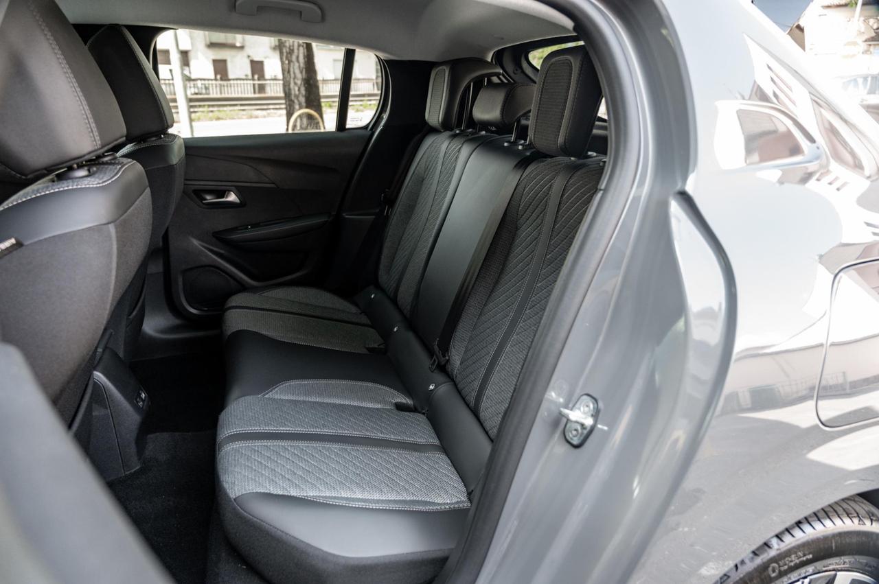 Peugeot 208 1.2 hybrid Allure 110cv e-dcs 6