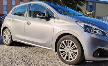 Peugeot 208 BlueHDi 5 porte Allure in Arrivo