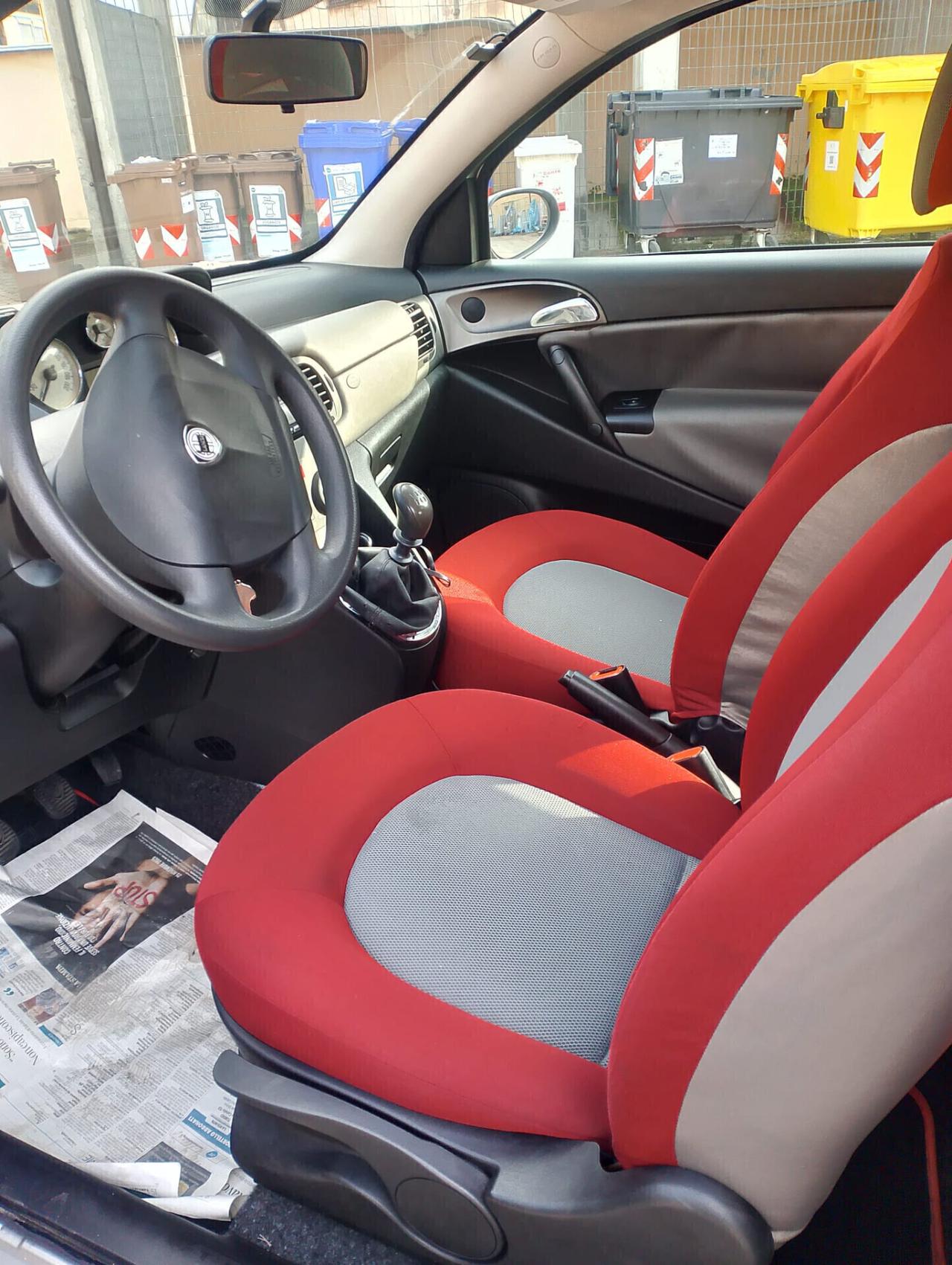 Lancia Ypsilon - APERTI AD AGOSTO
