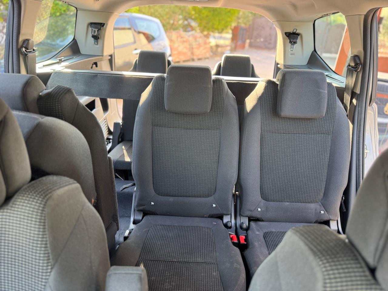 Peugeot 5008 1.6 HDi 115CV Allure 7 POSTI