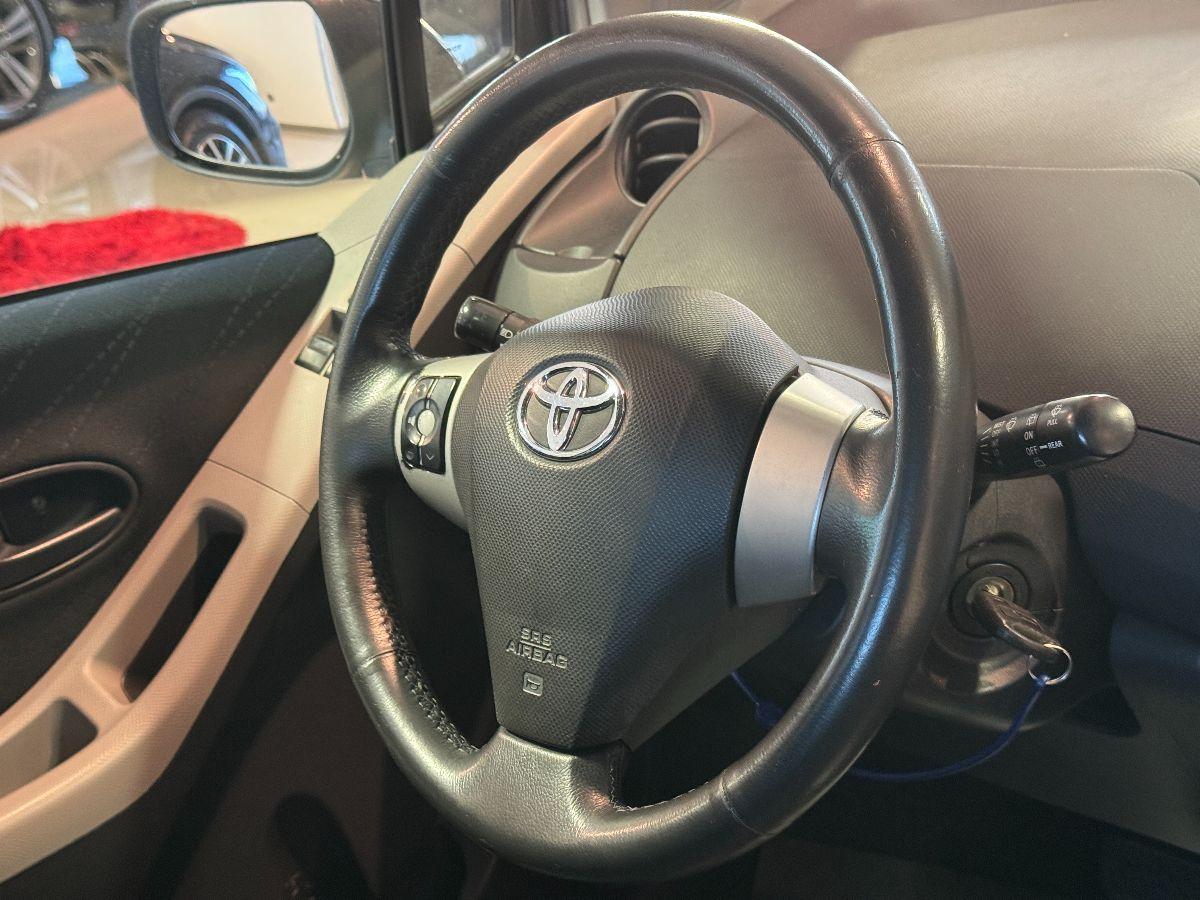 TOYOTA Yaris 1.4 D Cambio Automatico