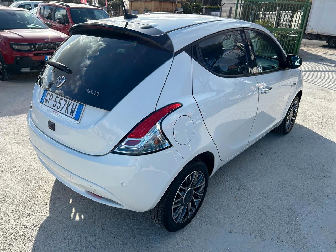 Lancia Ypsilon 1.0 FireFly 5 porte S&S Hybrid Gold