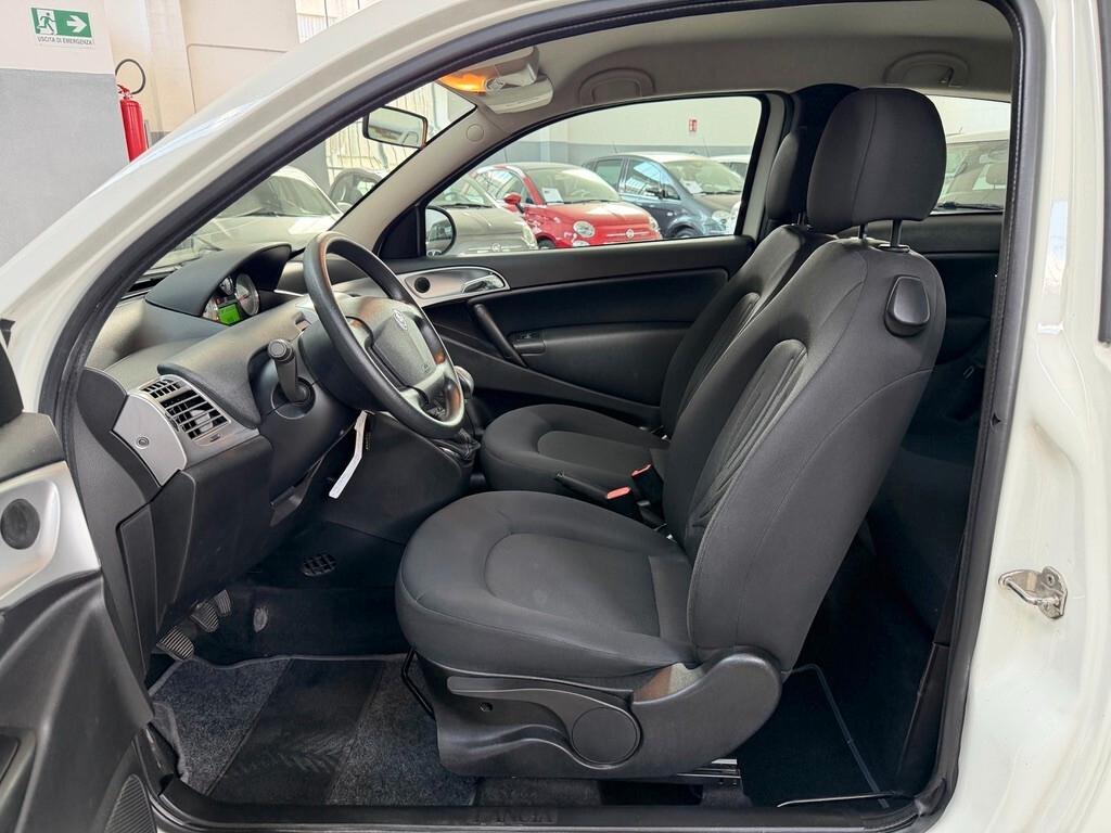 Lancia Ypsilon 1.2 69 CV Unyca