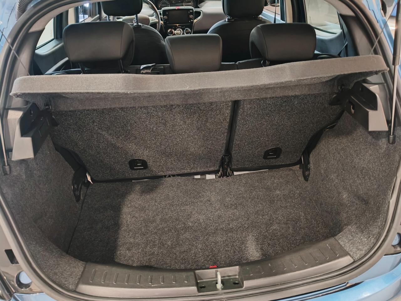Lancia Ypsilon 1.0 70CV 5P Hybrid Platino