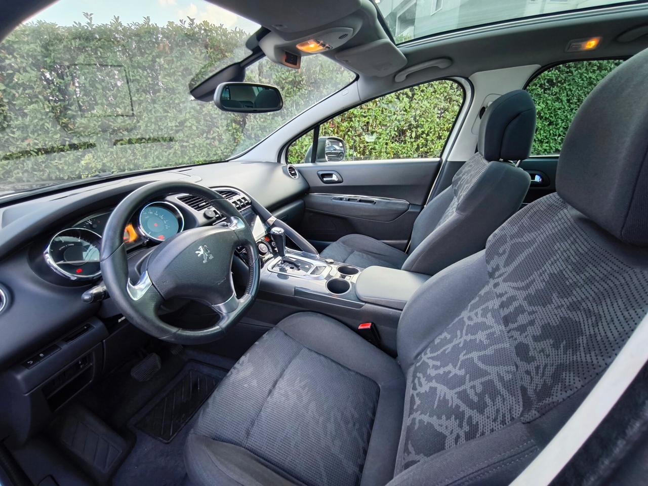 PEUGEOT 3008 HDI- ALLURE -CAMBIO AUTOMATICO