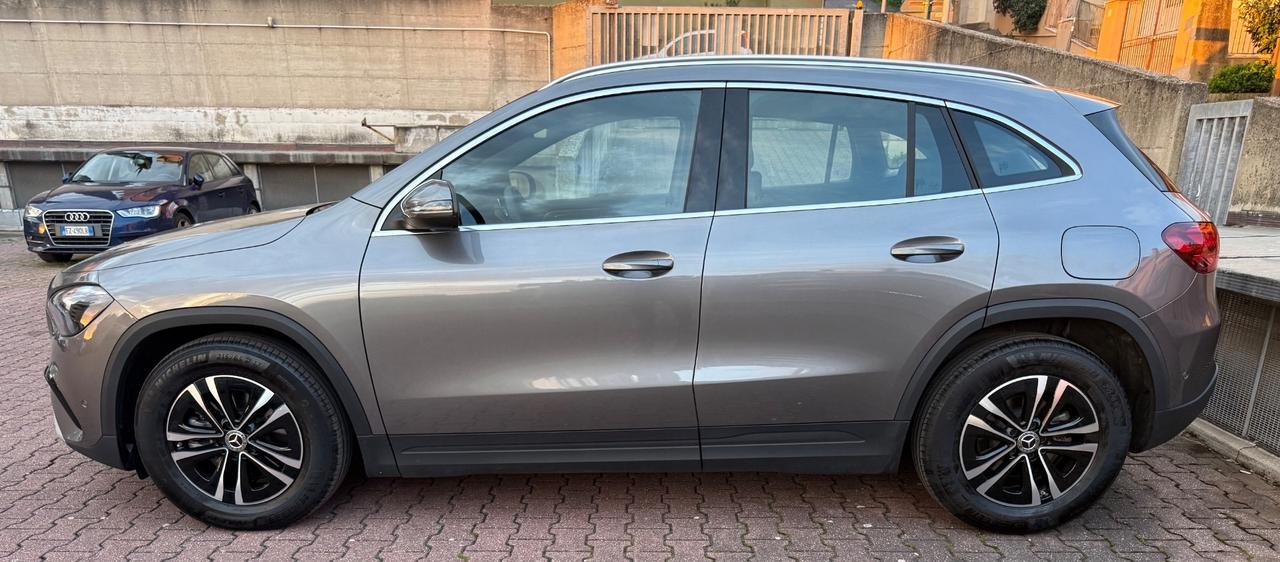 Mercedes-benz GLA 180 Mhev Aut. PARI AL NUOVO!