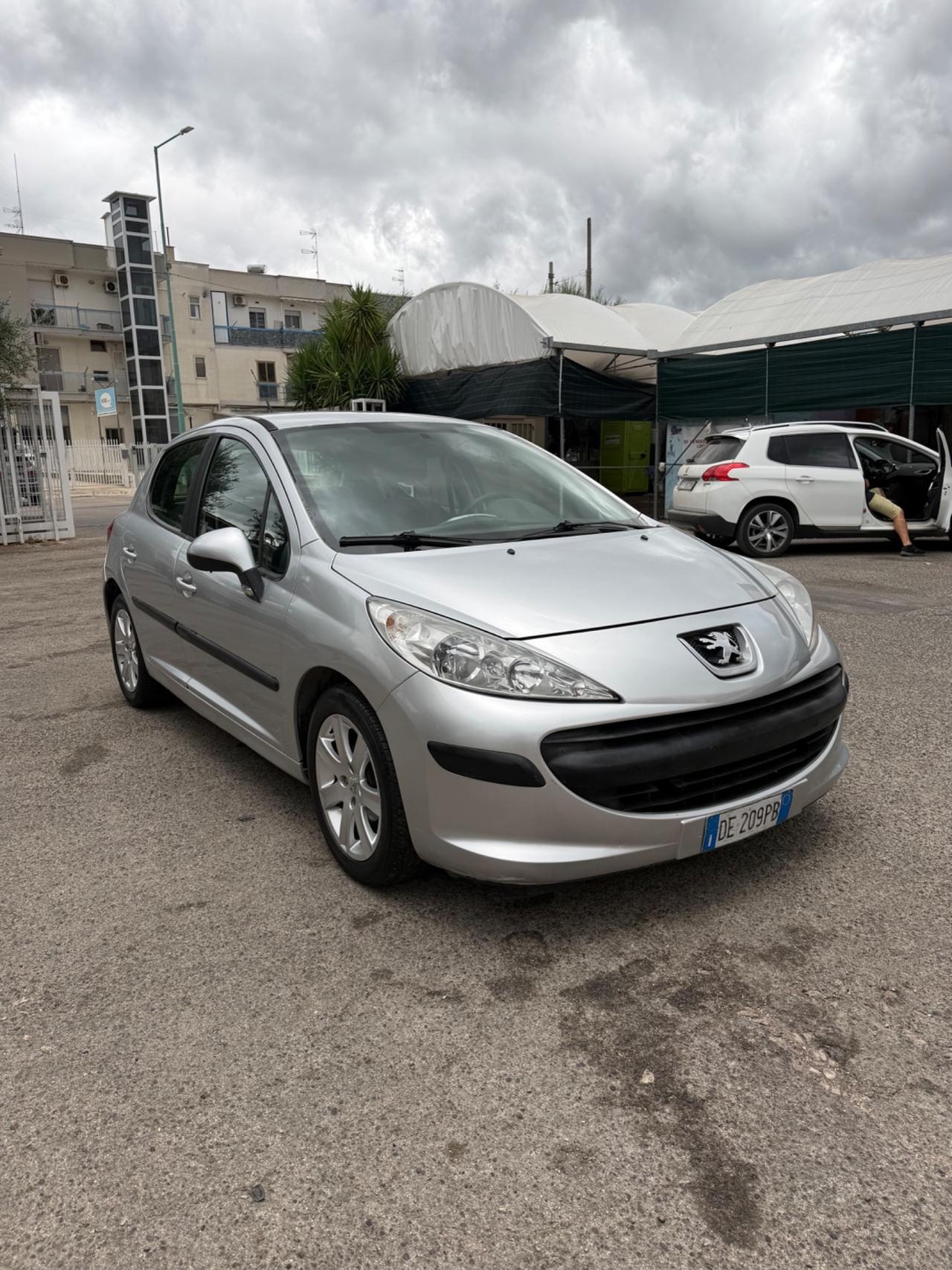 Peugeot 207 1.4 HDi 70CV 5p. XT