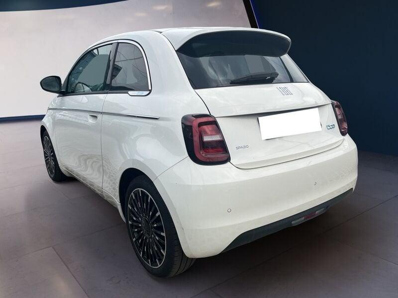 FIAT 500e 500 elettrica Nuova 500 Hatchback My23 La Nuova 500 - La Prima By Bocelli Berlina