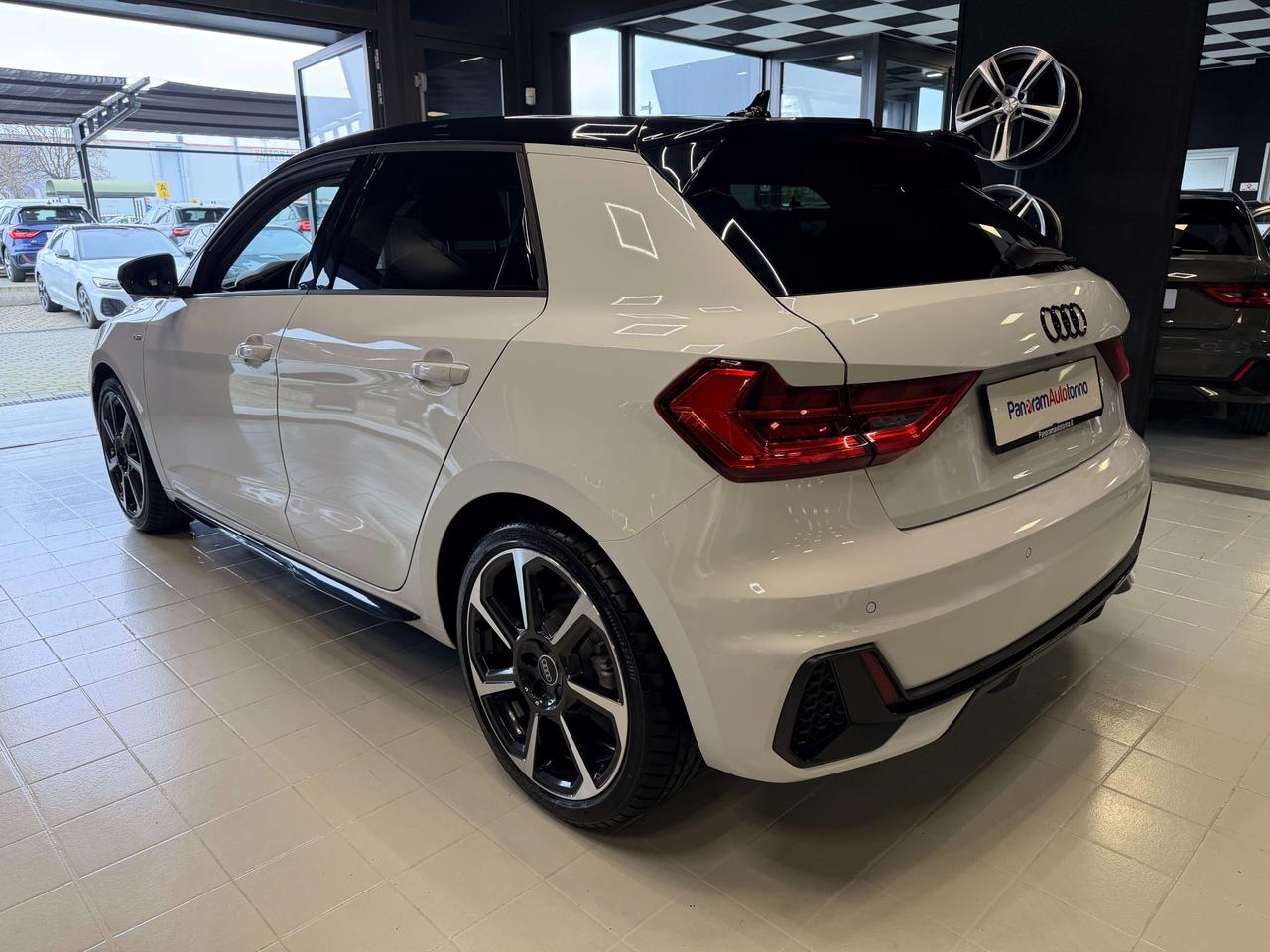 Audi A1 A1 SPB 30 1.0 tfsi Identity Black 116cv s-tronic