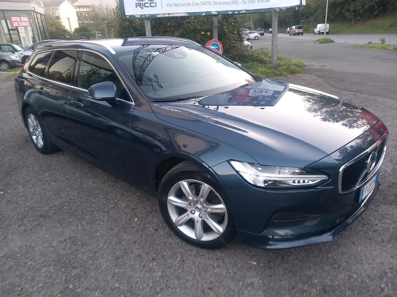 Volvo V90 D4 R-design