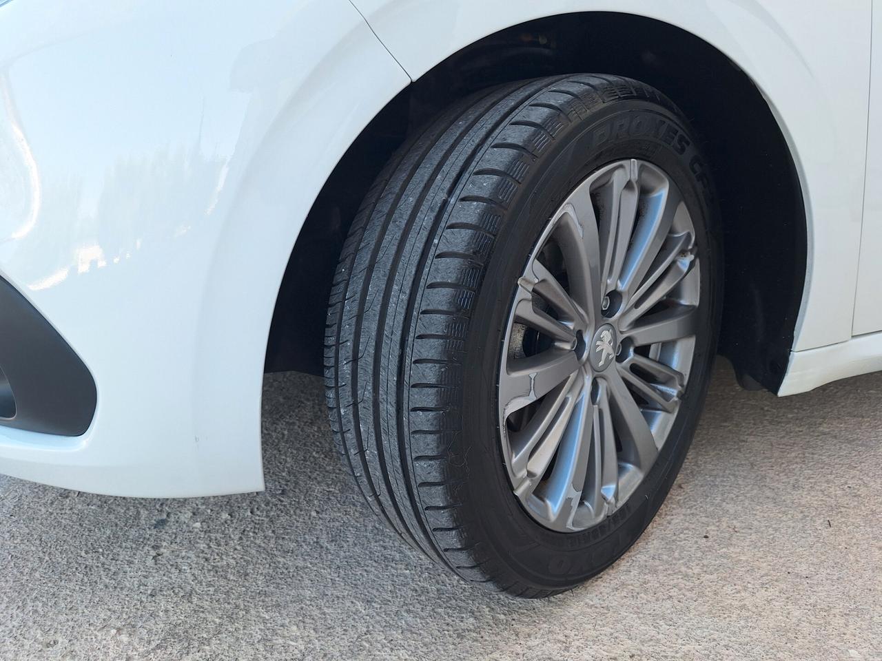 Peugeot 208 1.5 HDi 100 cv 5 porte Allure 2019