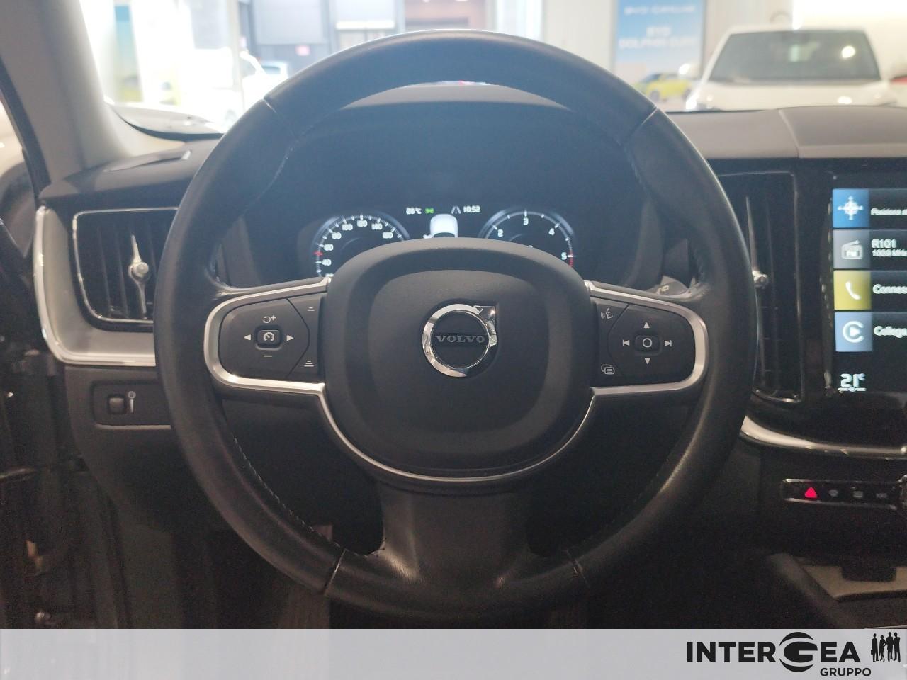 VOLVO XC60 2.0 b4 Momentum Pro auto