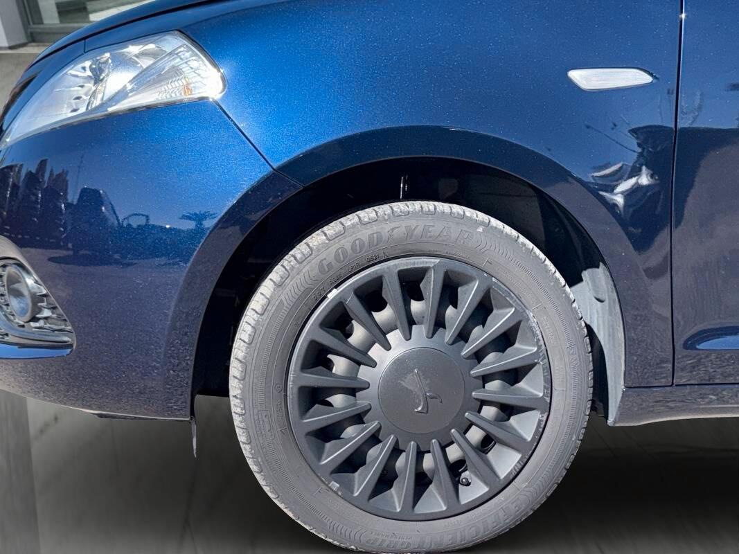 Lancia Ypsilon III 1.0 firefly hybrid Silver s&s 70cv