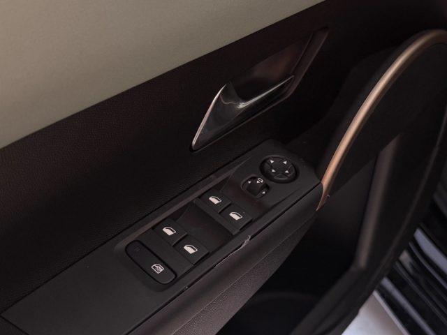 LANCIA Ypsilon Hybrid e-DCT tua da ?239,00 mensili