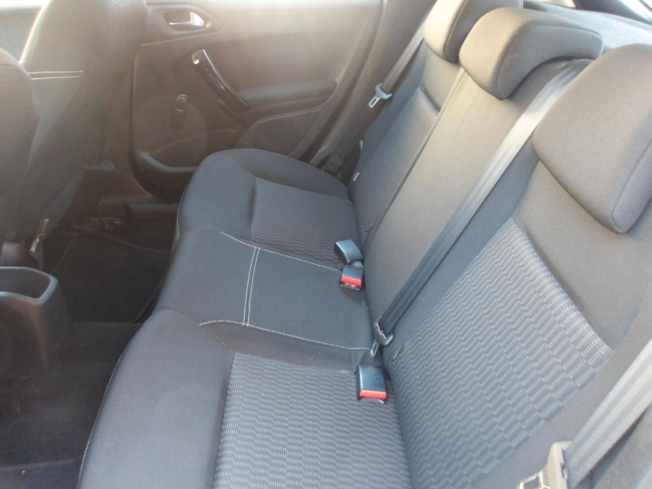 PEUGEOT 208 1.2 BENZ-KM 80.000-2017