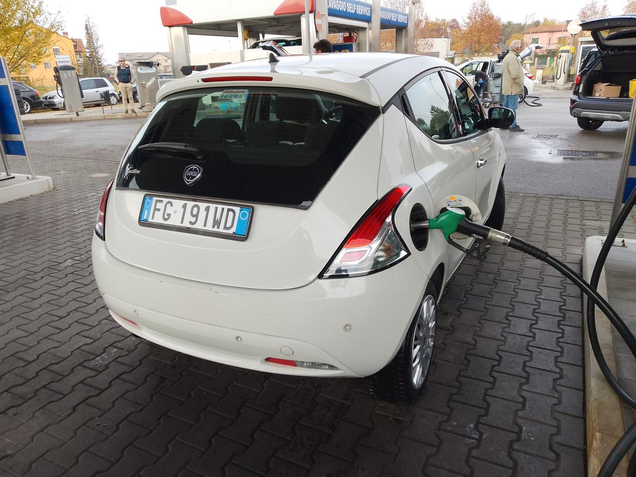 Lancia Ypsilon 1.2 69 CV 5 porte GPL Ecochic Platinum