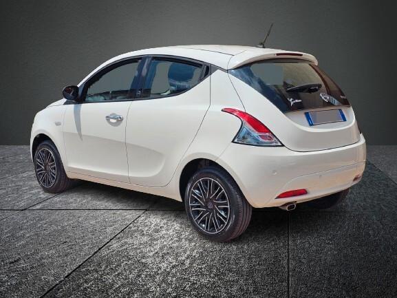 LANCIA YPSILON 1.0 ECOCHIC 70cv HYBRID SILVER