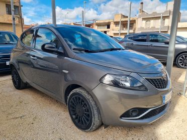 Lancia Ypsilon 1.0 FireFly 5 porte S&S Hybrid Ecochic Silver