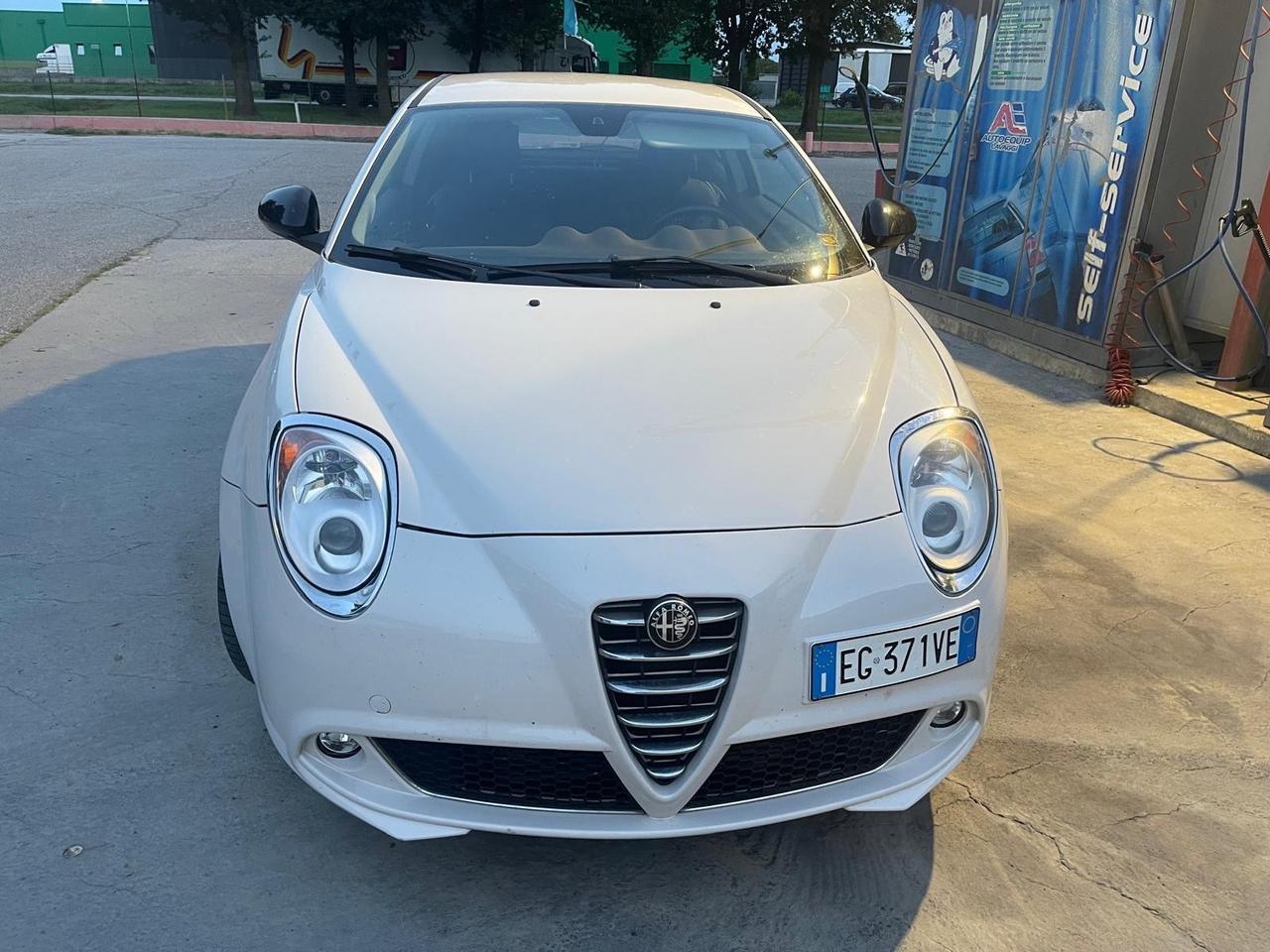 Alfa Romeo MiTo 1.6 JTDm-2 S&S Distinctive Sport Pack