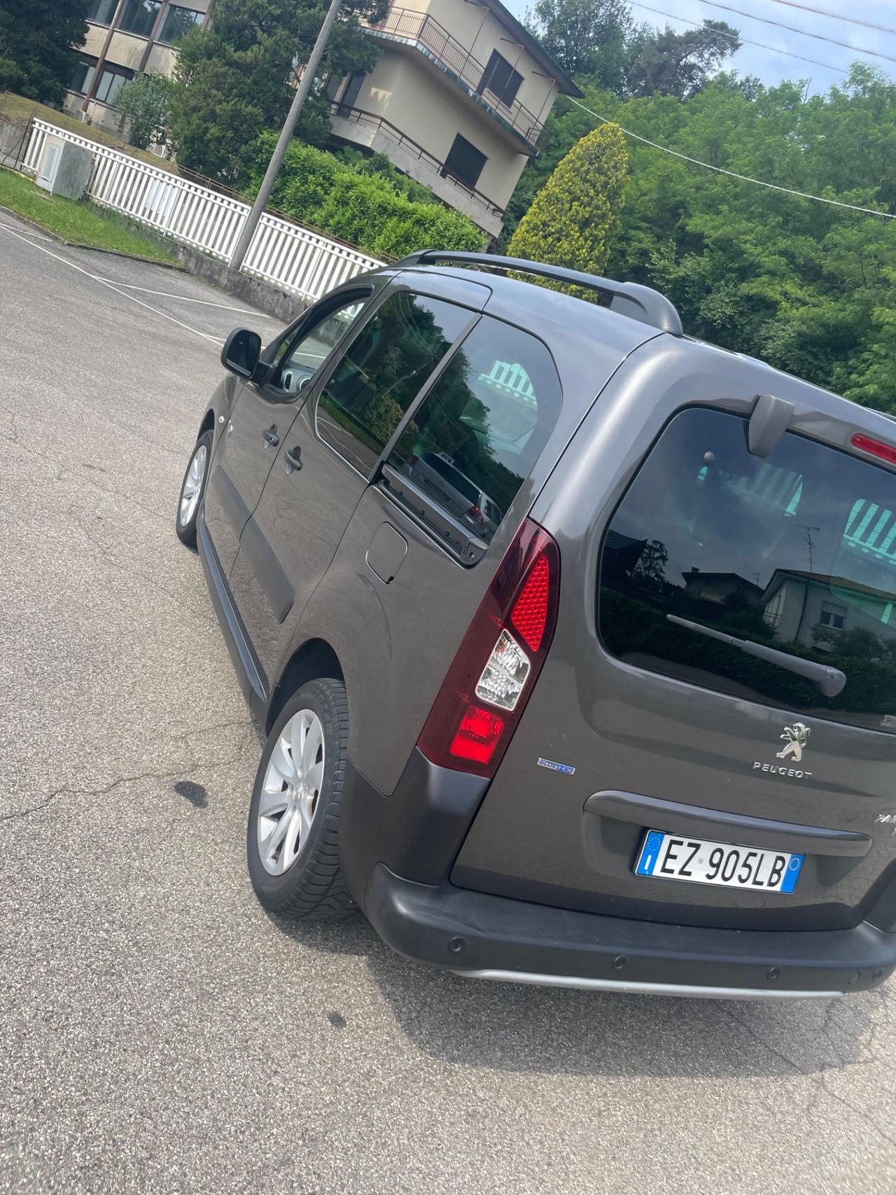 Peugeot Partner Tepee BlueHDi 100 Outdoor