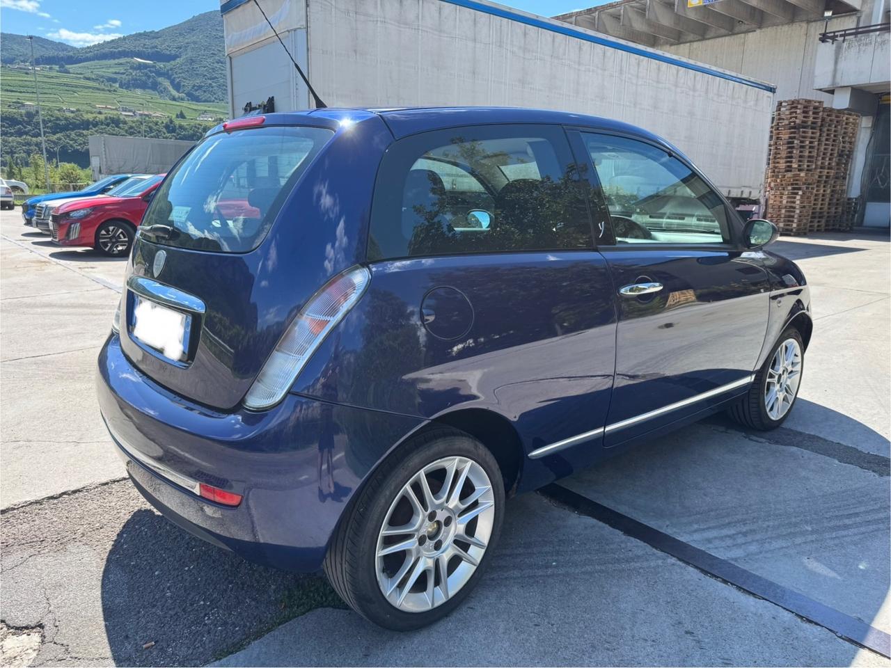 Lancia Ypsilon 1.3 MJT 75 CV PER COMMERCIANTI