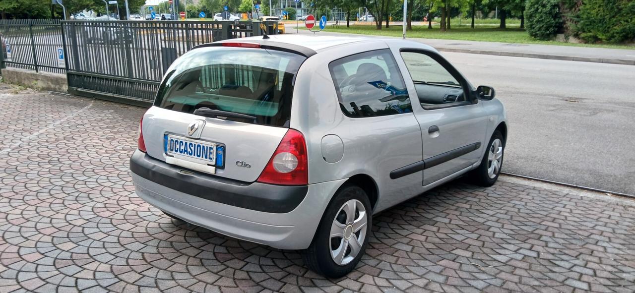 Renault Clio 1.2 benzina neopatentati