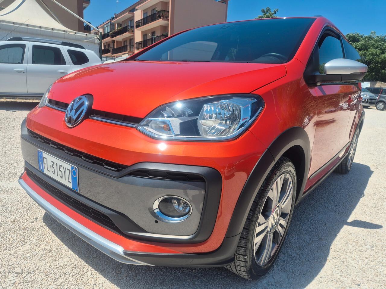 Volkswagen up! Cross up!