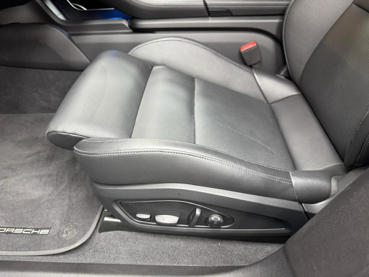 Porsche Taycan 4 Cross Turismo (391)