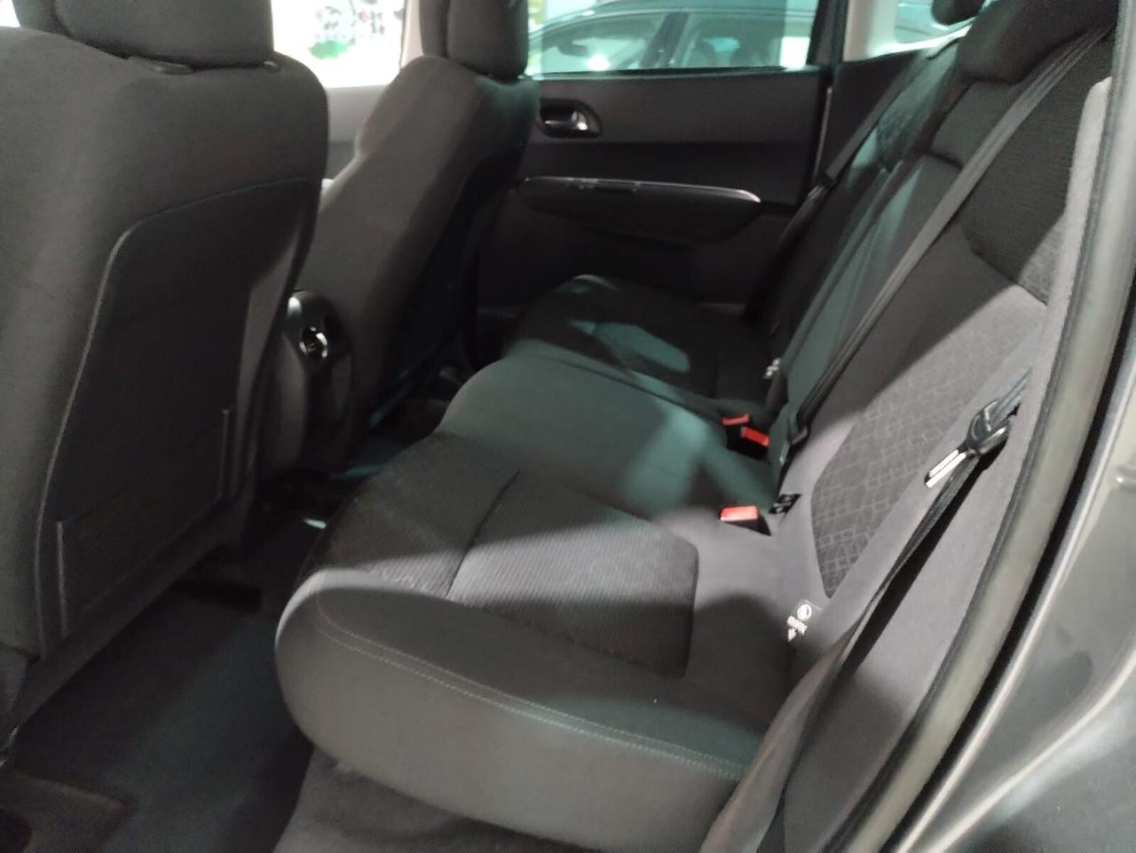 Peugeot 3008 1.6 HDi 115CV Business