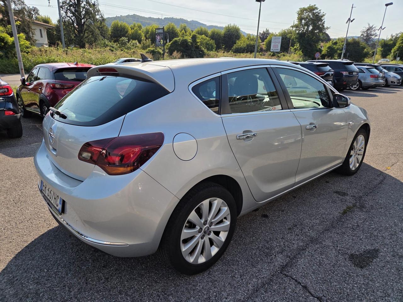 Opel Astra 1.4 Turbo 120CV 5 porte Cosmo *neopatentati* unipro* tagliandi certificati*
