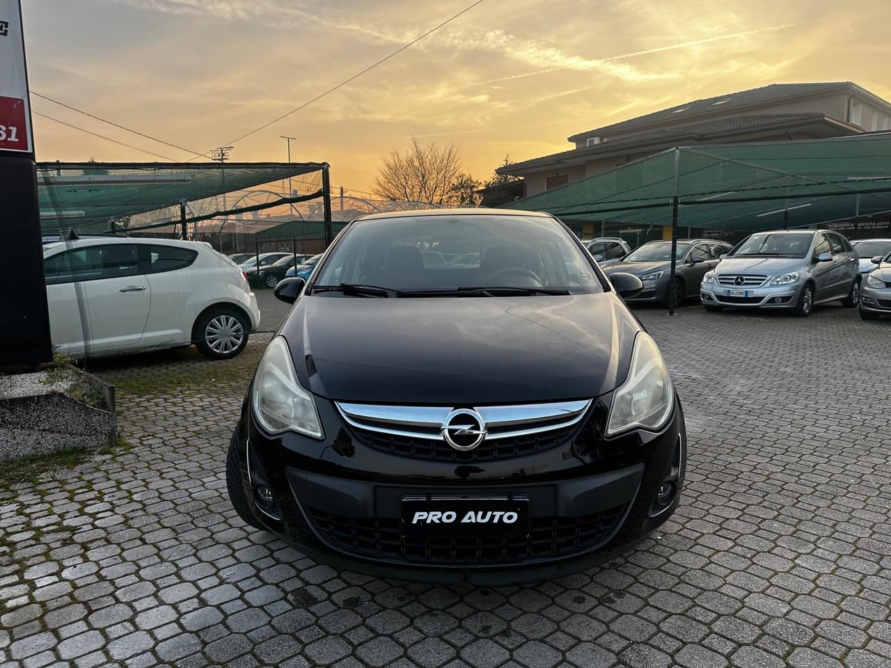 Opel Corsa 1.2 5 porte Cosmo