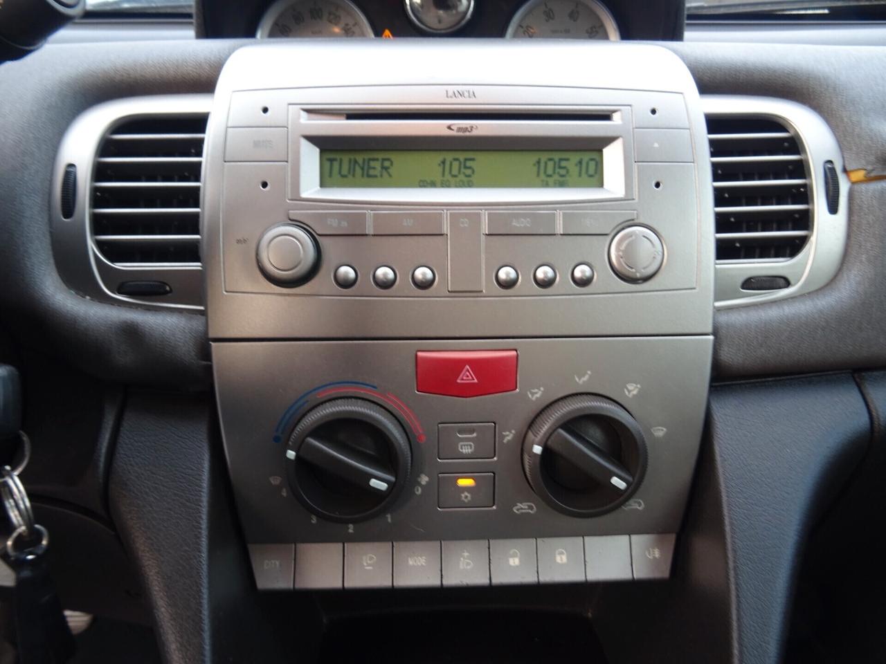 Lancia Ypsilon 1.3 MJT 75 CV Argento