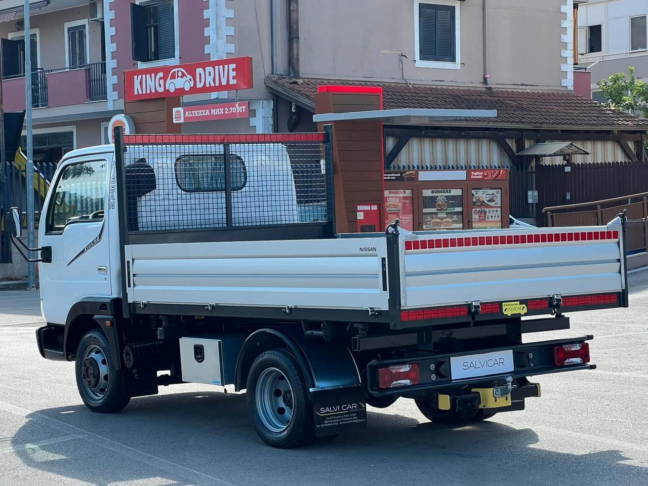 NISSAN CABSTAR RIBALTABILE TRILATERALE GANCIO TRAINO