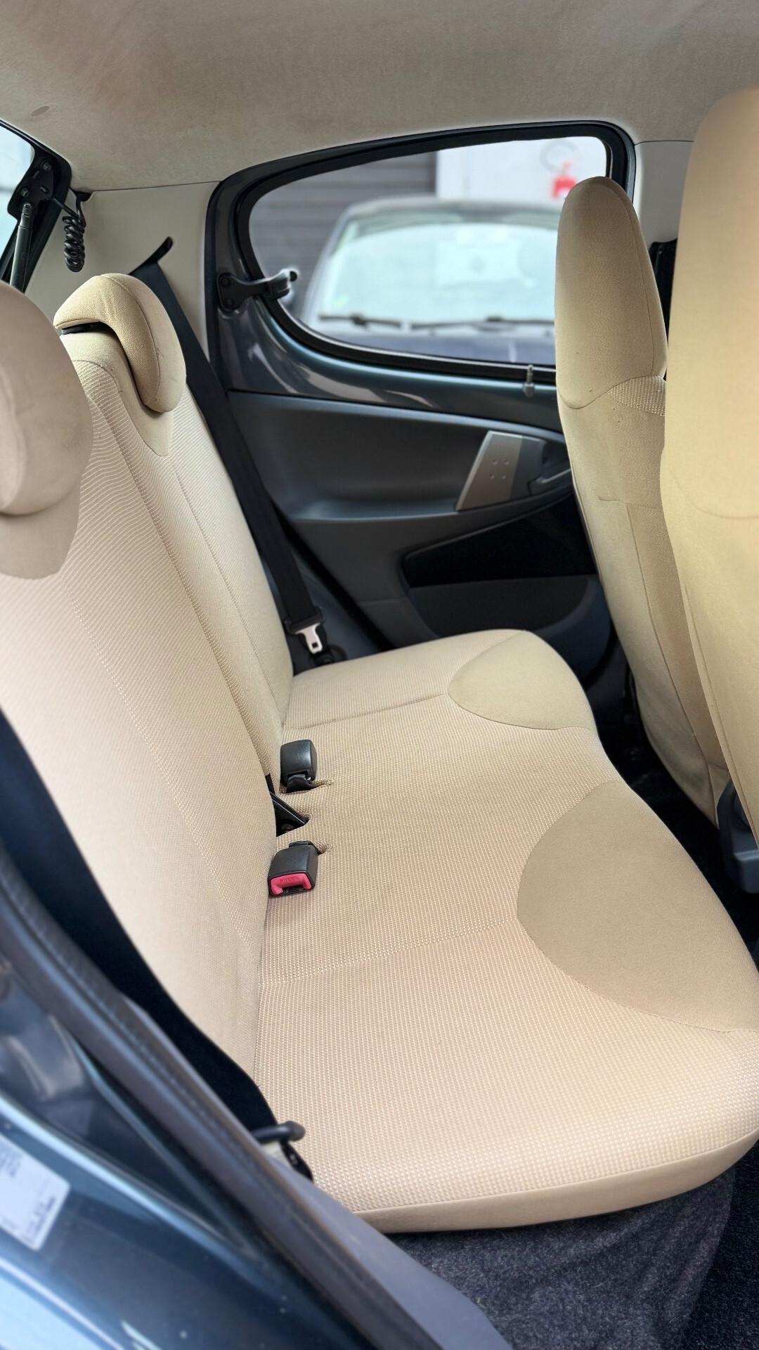 Peugeot 107 1.0 68CV 5p. Sweet Years AUTOMATICA