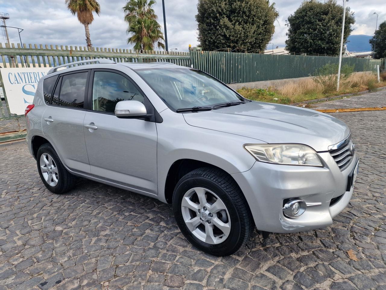 Toyota RAV 4 RAV4 Crossover 2.2 D-4D 150 CV DPF Luxury