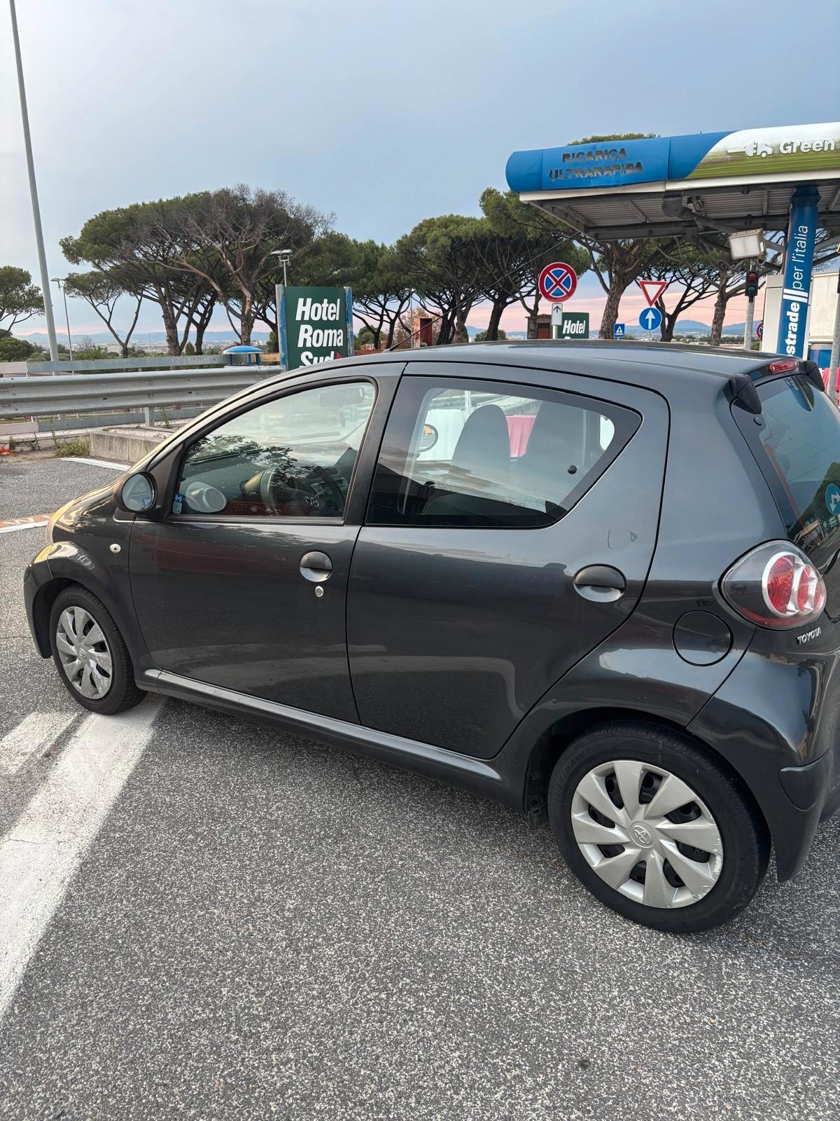 Toyota Aygo 1.0 VVT-i 69 CV 5 porte x-clusiv