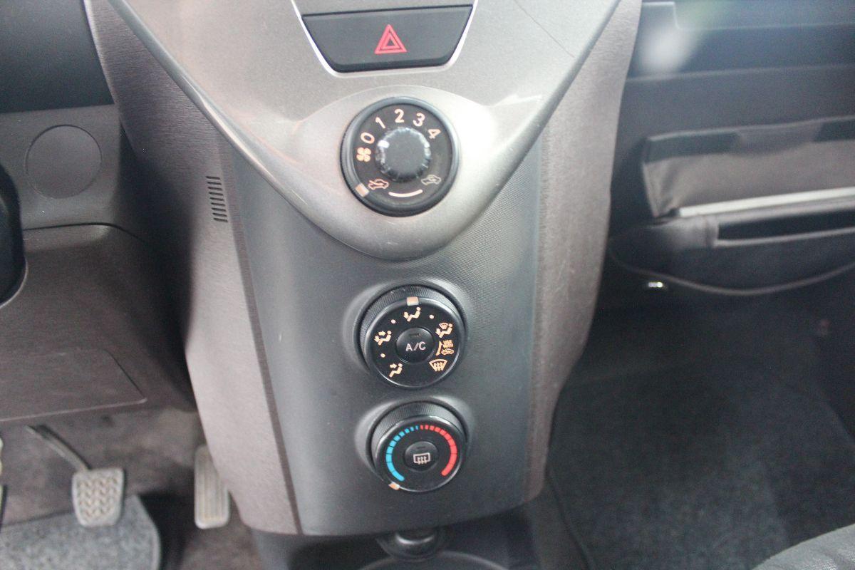 TOYOTA - iQ - 1.0 Sol