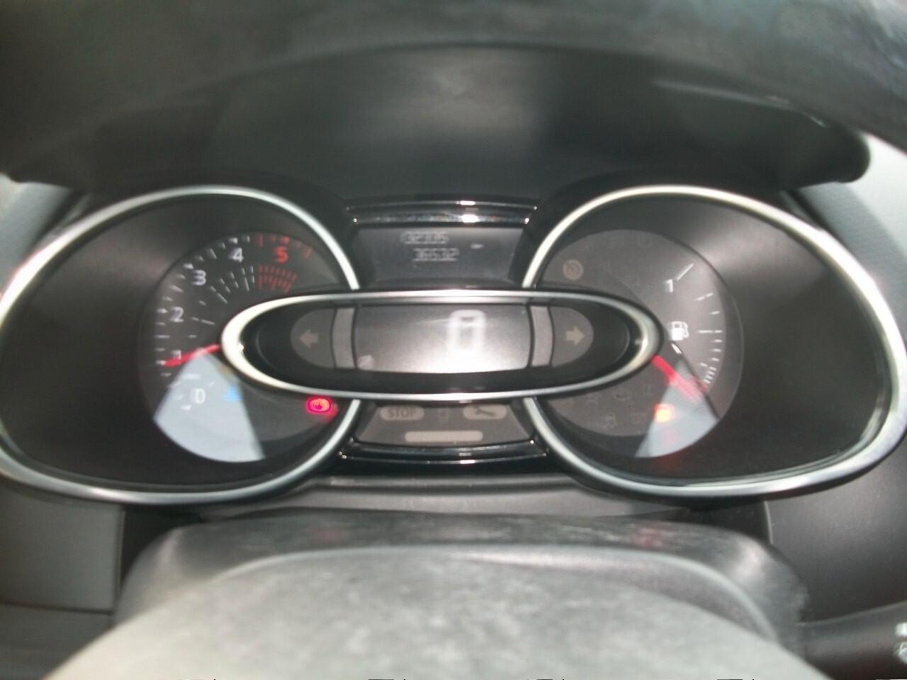 Renault Clio dCi 8V 90 CV EDC 5 porte Business CC 1461 kw 66 SI NUOVI PATENTATI GARANZIA UN ANNO