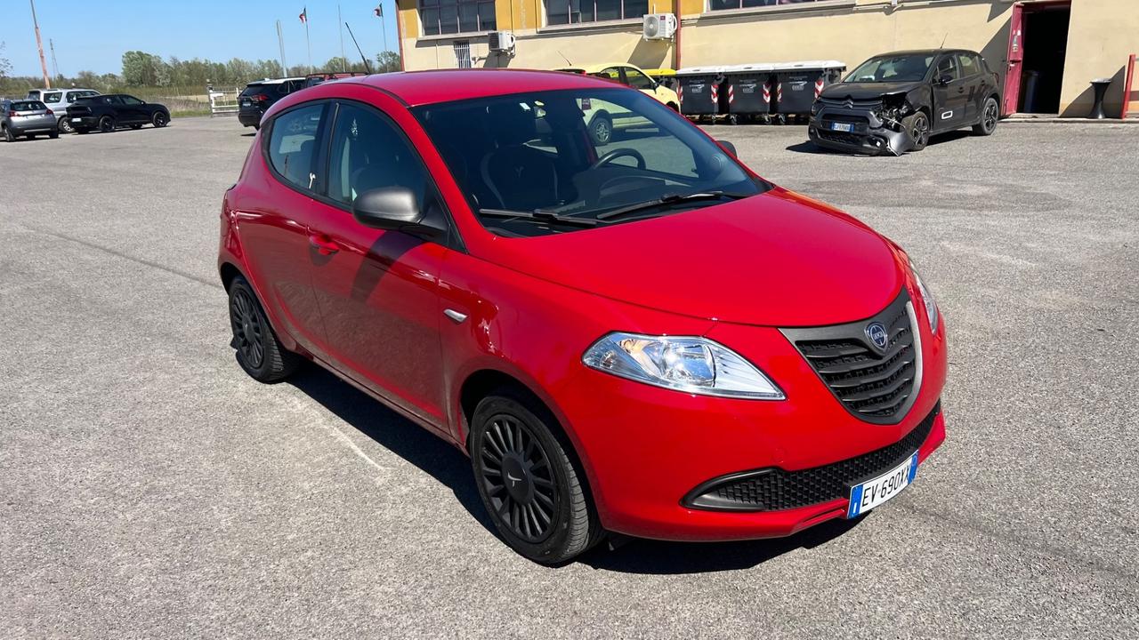 Lancia Ypsilon 1.2 69 CV 5 porte S&S Silver