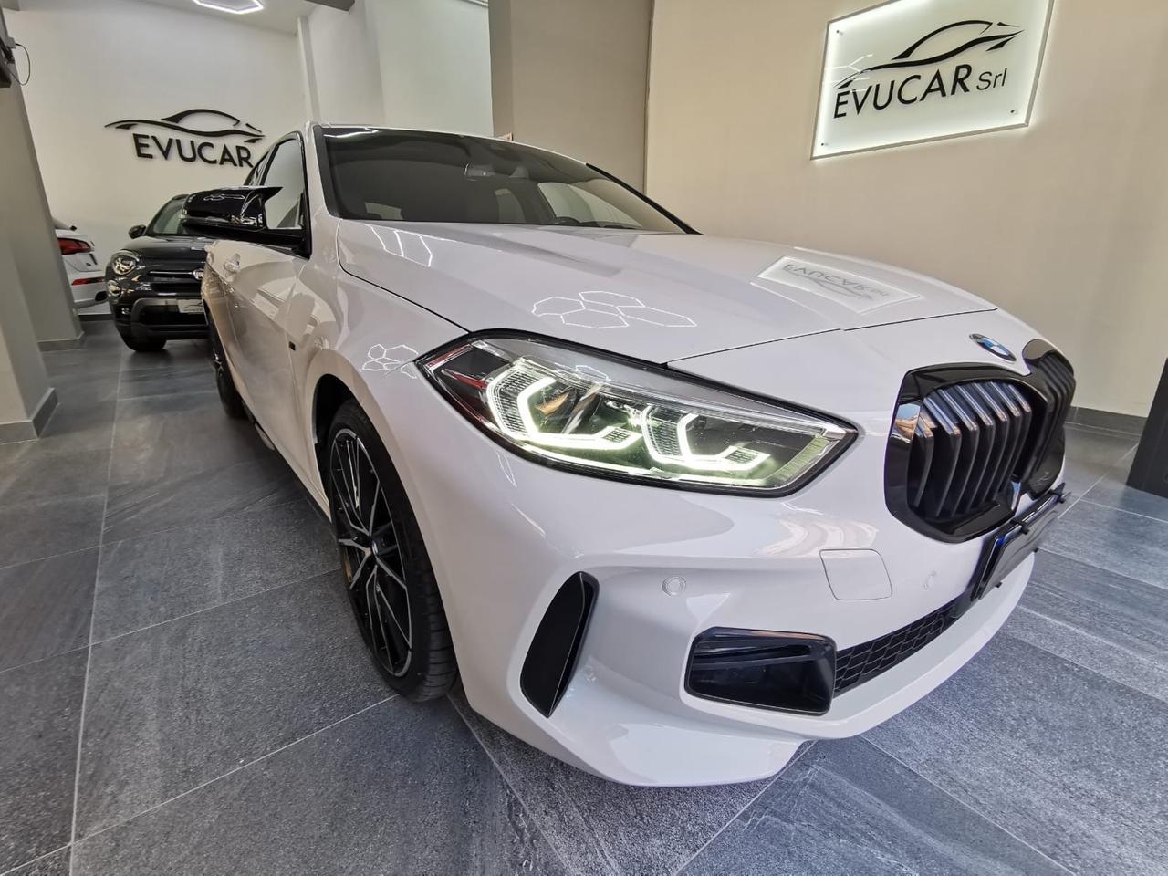 Bmw 118 118d 5p. Msport